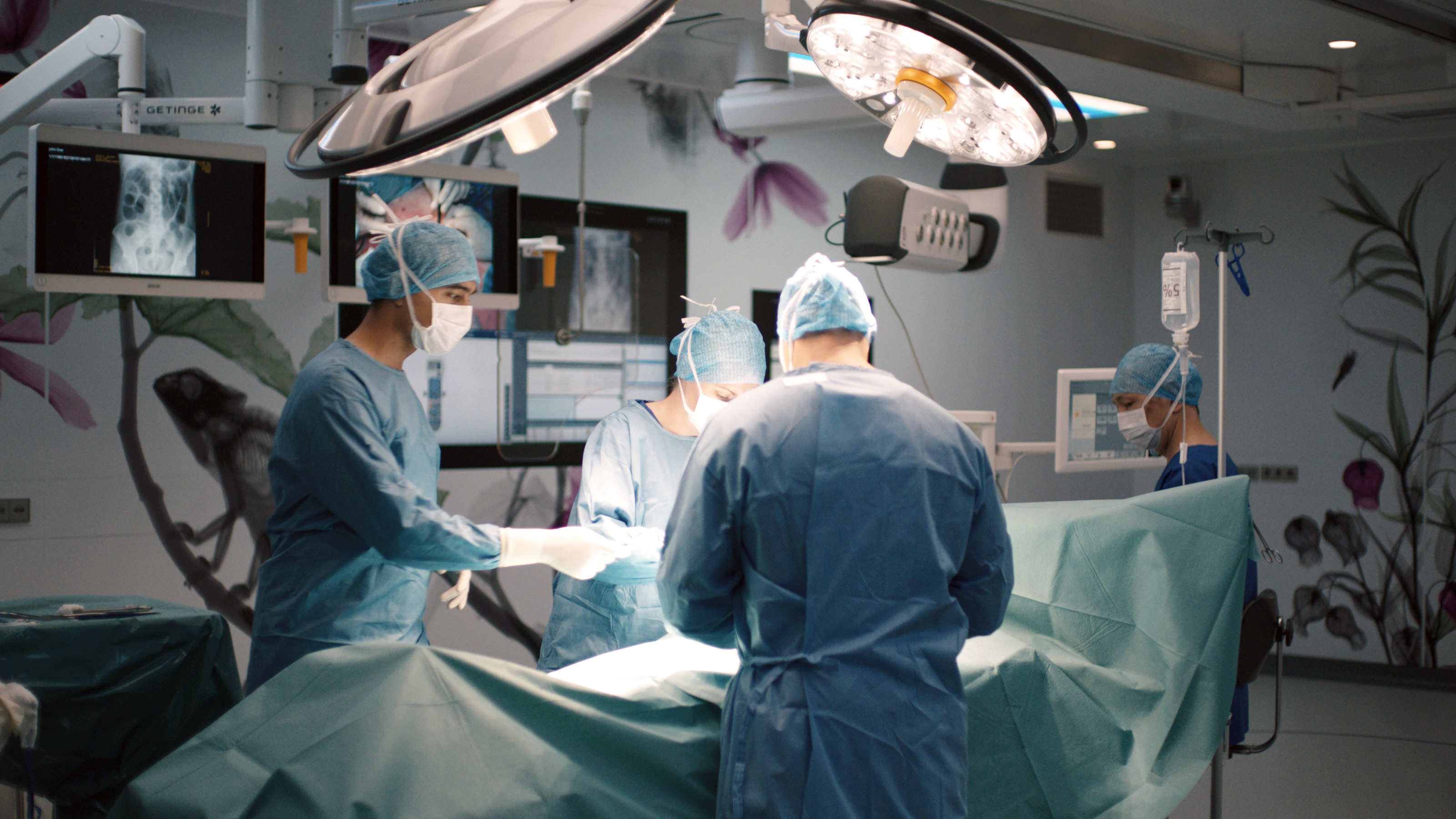 Doctors operating Doctors operating